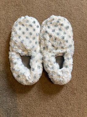 Women’s Snowy Slippers Warmies size 6-10